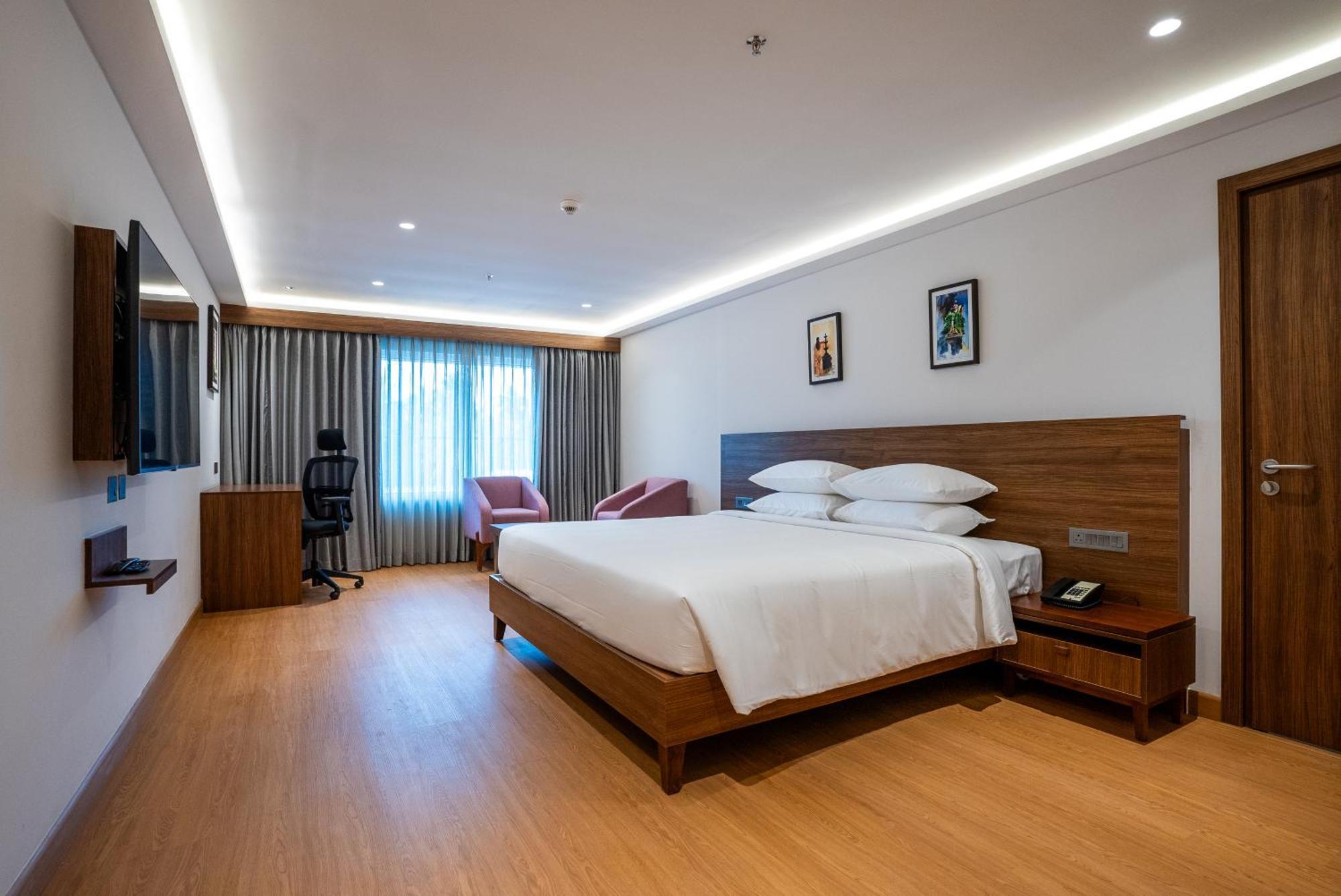 Lilac Hotel Guruvayur Exterior photo